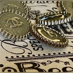 CHANEL Buttons